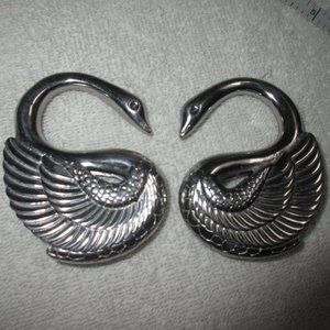 SILVER TONE SWANS